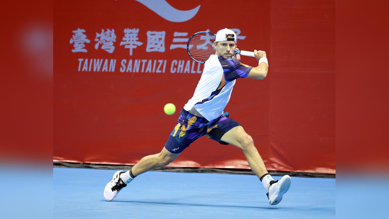 網球(影)/華國三太子盃8強點燃戰火!頭號種子達克沃思直落二闖男單4強