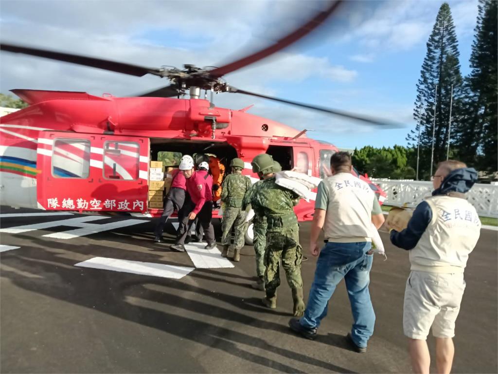 新竹司馬庫斯部落差點斷糧　空勤上午成功空投1.5噸物資