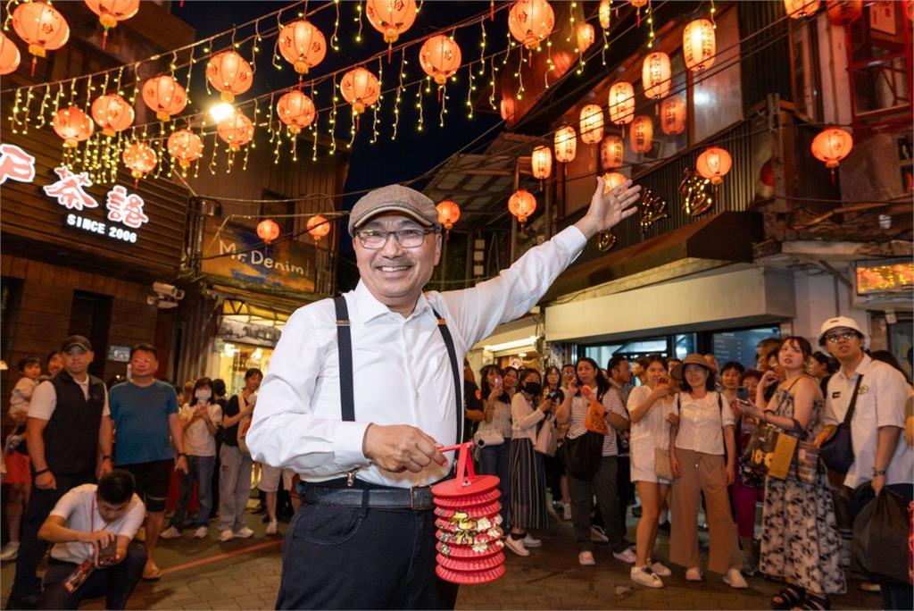 九份紅燈籠祭登場　百人提燈夜遊夢幻燈海超吸睛