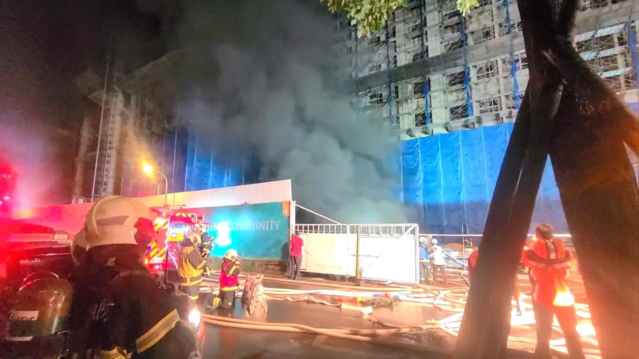 最新/台北市民快戴口罩!松山工地竄火 濃煙飄散「這幾區」
