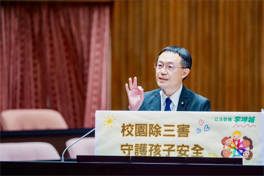 LIVE／不忍了！控藍罷免幽靈連署　李坤城赴新北地檢按鈴提告