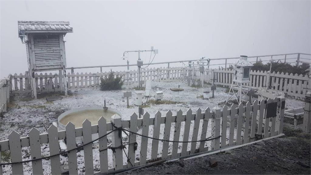 東北季風＋南風雲系　玉山5月雪隔11年再現