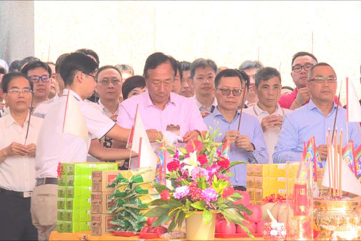 鴻海今普渡 竟燒美金、人民幣紙錢給好兄弟