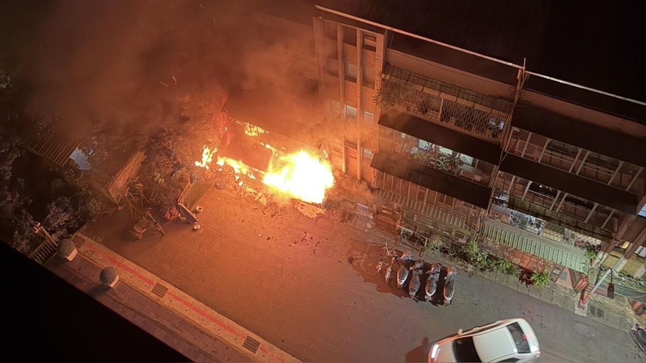 快新聞/公寓燒成大火球!北市北投區民宅暗夜遭祝融 駭人畫面曝光了