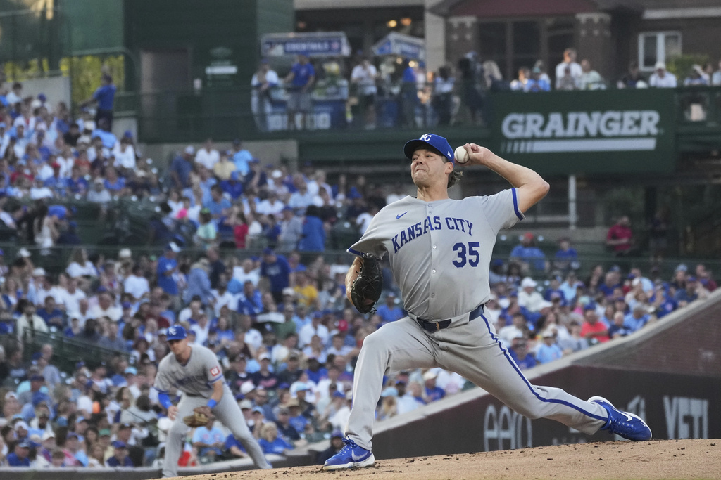 MLB(影)／45歲「老將左投」升大聯盟　打破高懸42年皇家隊史神紀錄