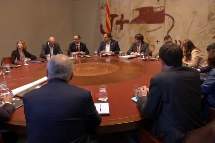 西班牙醞釀接管 加泰內閣召圓桌會議