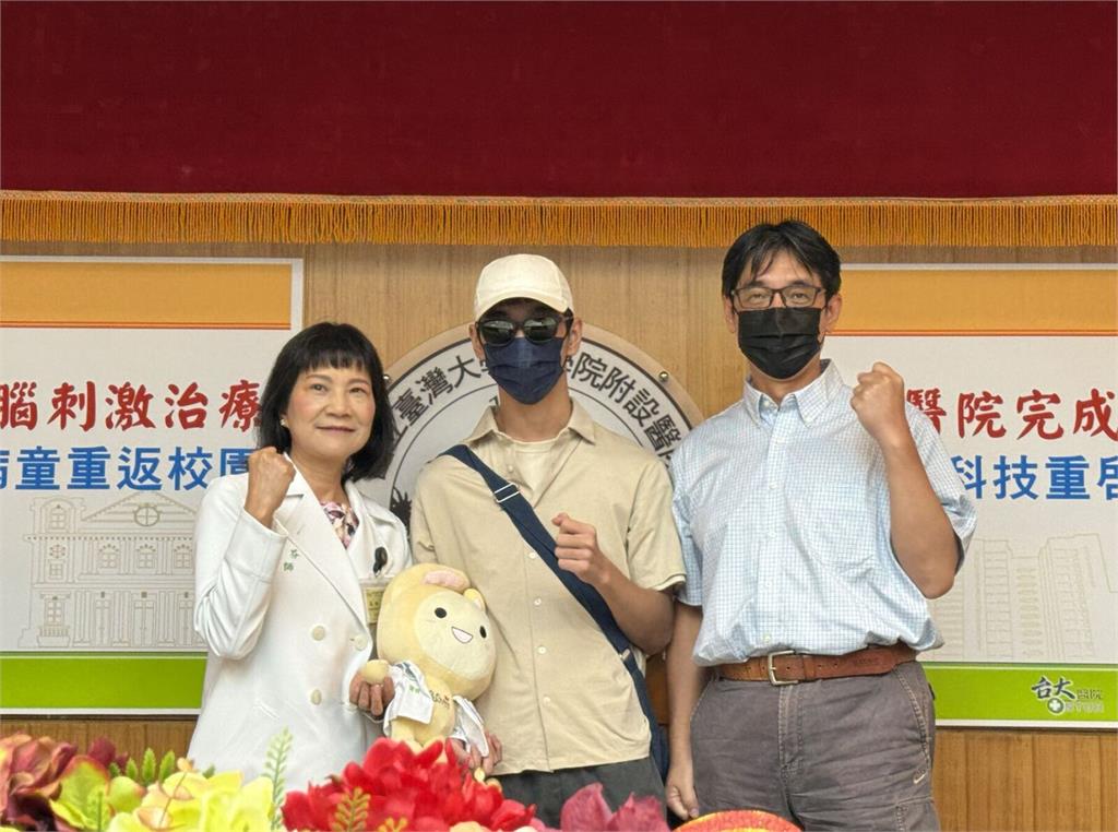 12歲童身體異變「像扭毛巾」四肢扭曲! 台大深腦刺激扳直脊椎