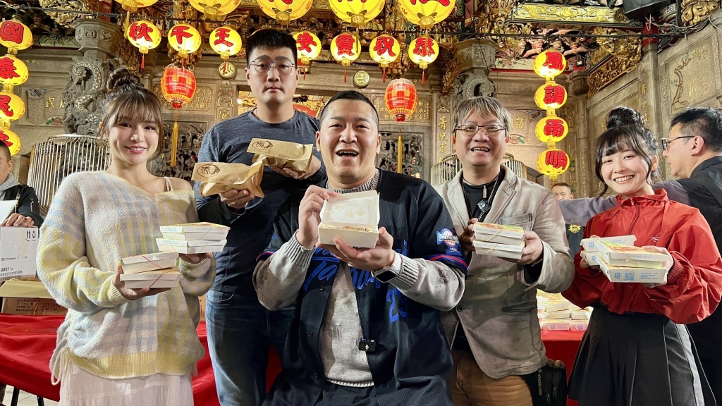 賀中華隊奪冠!草爺全台巡迴「爽發祭品」 下次發放地點「在這裡」