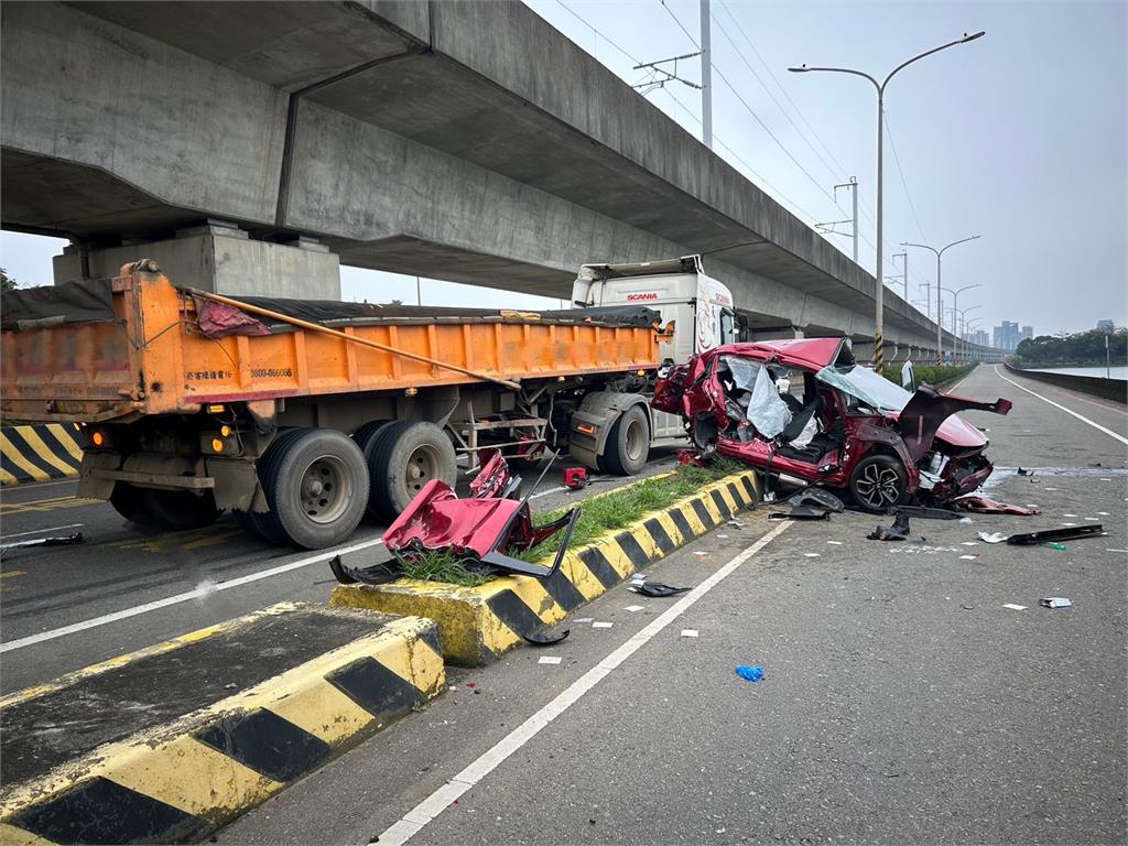 快新聞／桃園中壢4人開車參加<em>尾牙</em>　路上遭砂石車撞擊「3死1重傷」