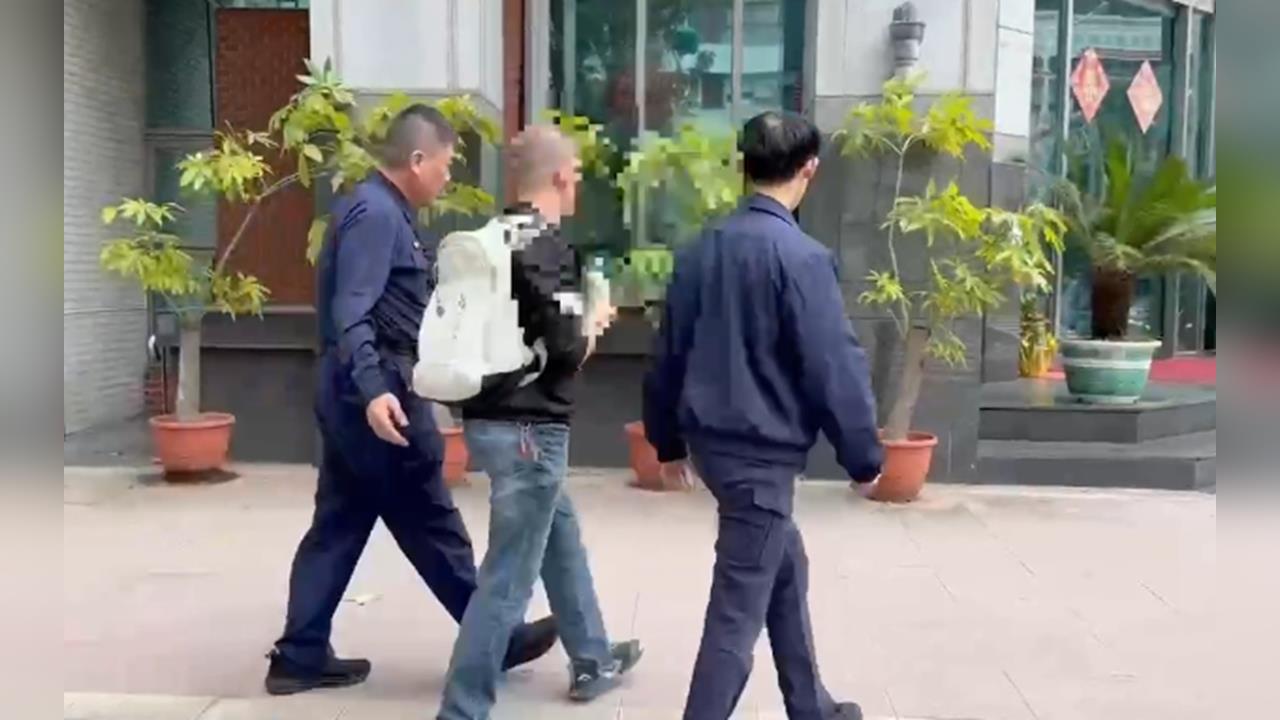 人心惶惶! 男搭捷運喊「我要殺人」 警「全副武裝」戒備