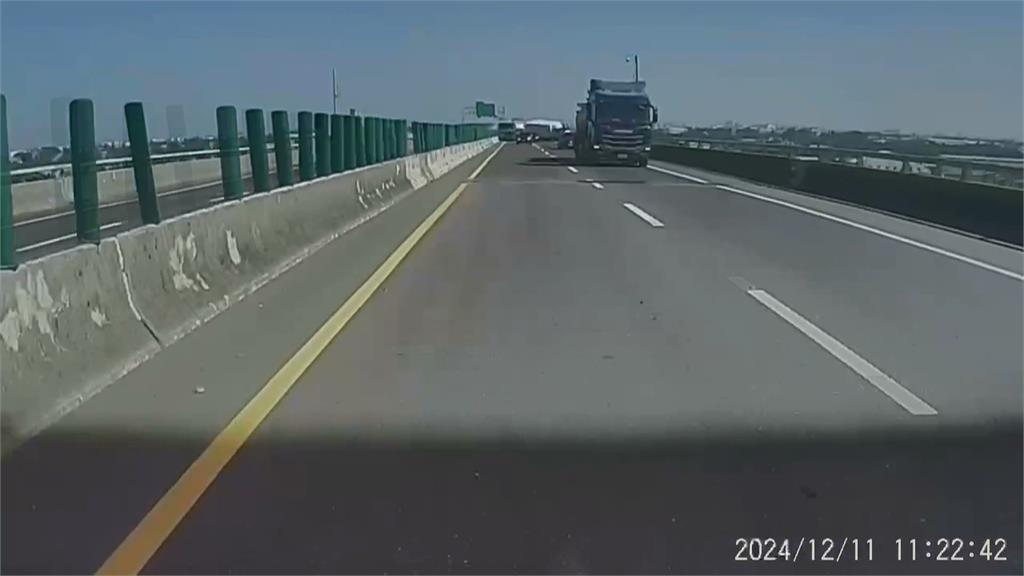 快速道路汽車拋錨　　婦人下車遭追撞身亡