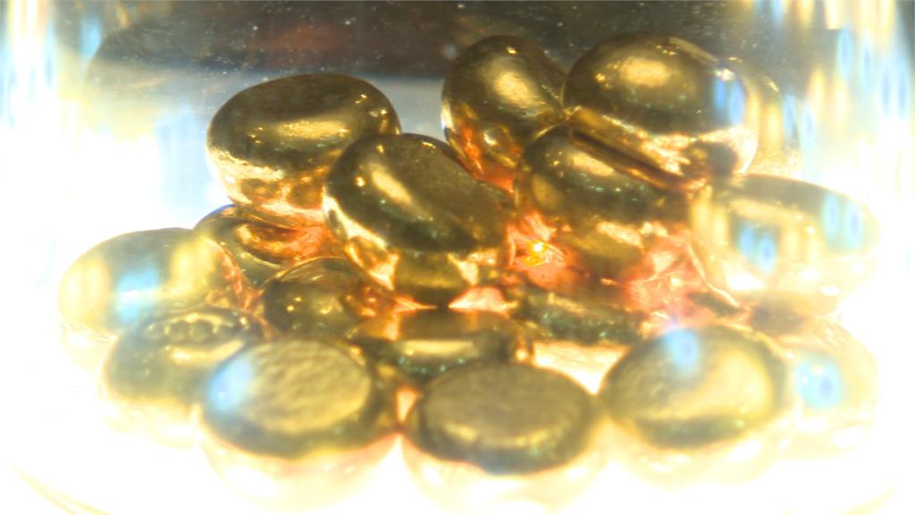 金價新高！銀樓牌告每錢衝12830天價　買金的比賣金的人多
