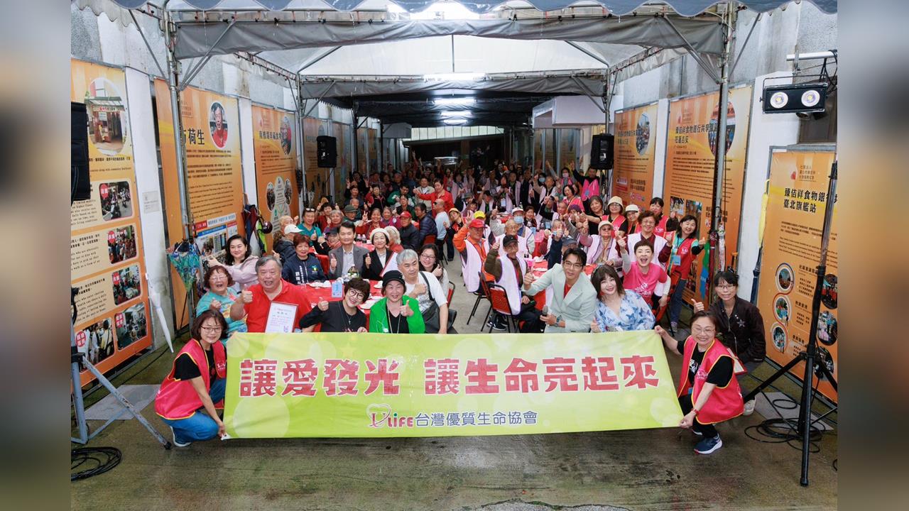 坐輪椅也不認輸!月亮歌后李珮菁用人生逆轉故事鼓勵獨居長輩