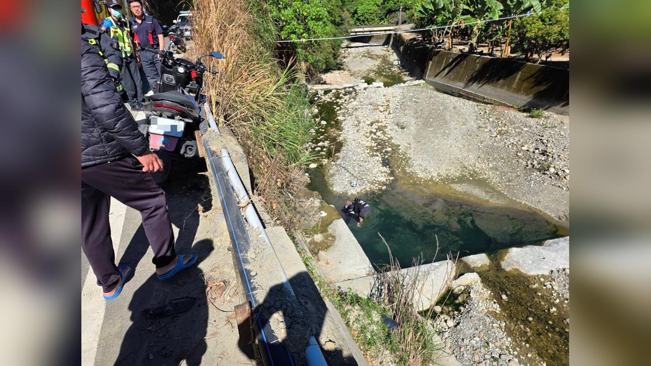 快新聞／自撞護欄摔落邊坡！疑疲勞駕駛釀悲劇　女大生送醫仍不治