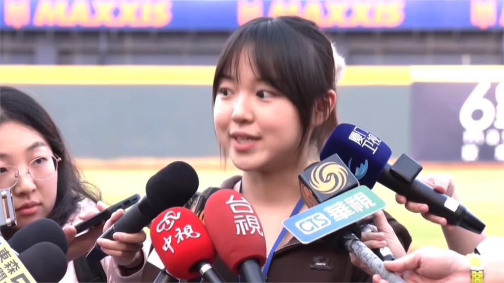 馬英九大動作邀中國學生訪台！她受訪「提4字」被網罵翻：統戰工具