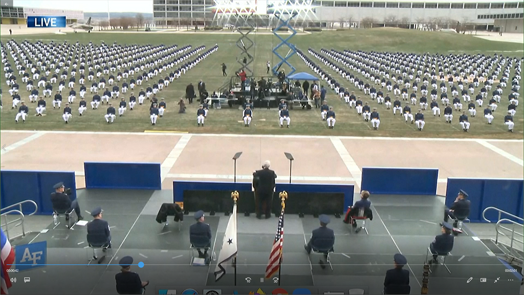 美空軍官校提前舉行畢業典禮 畢業生相距2.4公尺