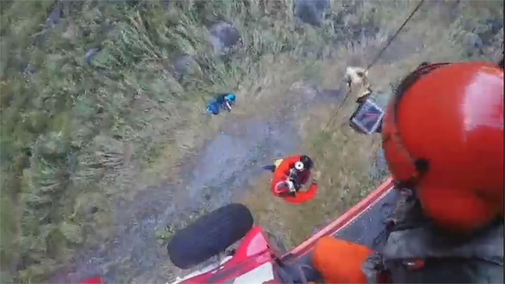 溪水暴漲受困二子山　直升機成功救援7登山客