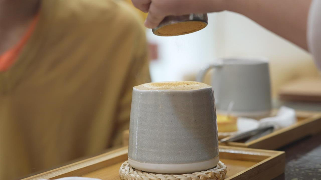 古今並蓄！中藥房化身「咖啡廳」　創新轉型延續千年智慧