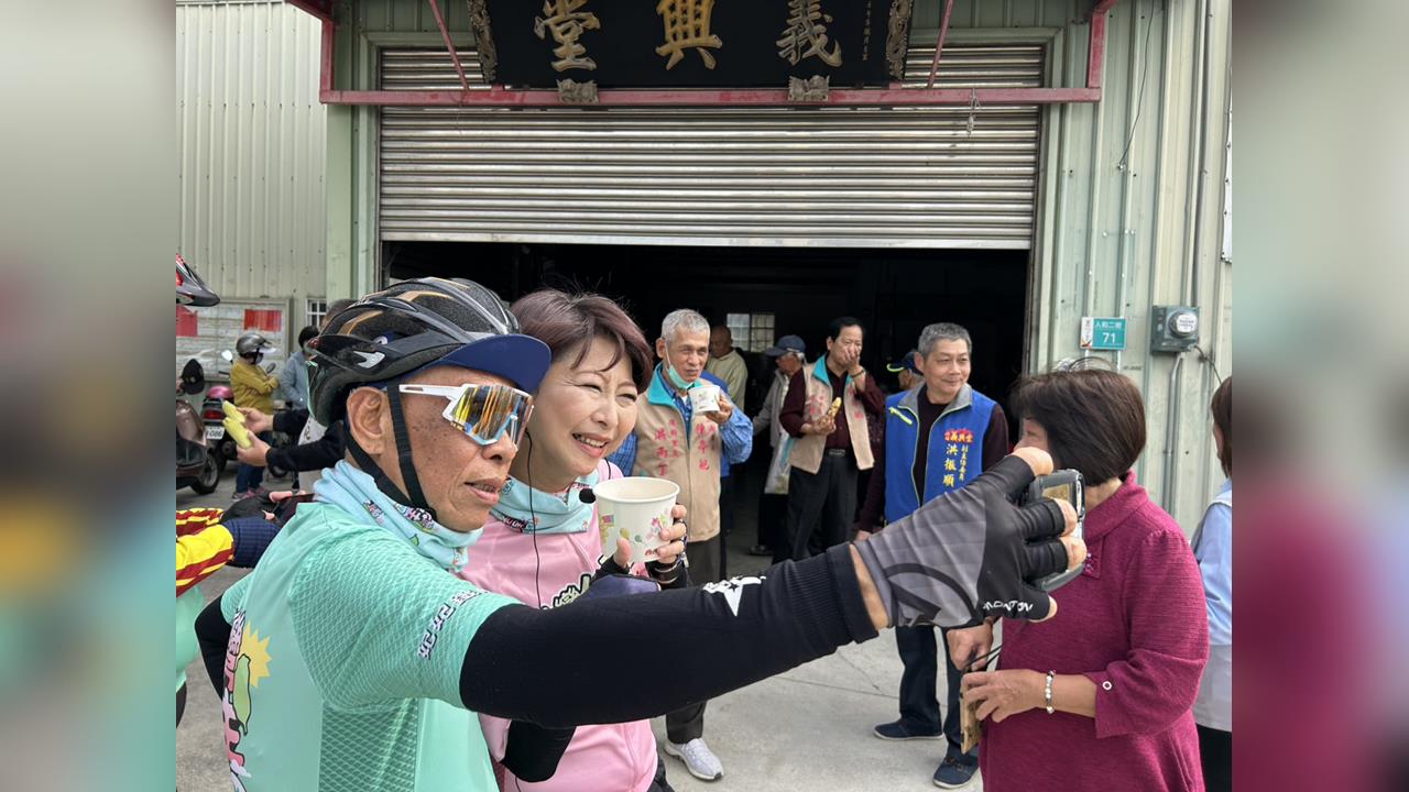 快新聞／謝龍介擋得住嗎？陳亭妃騎鐵馬謝票熱翻下營　拚4百年首位女市長