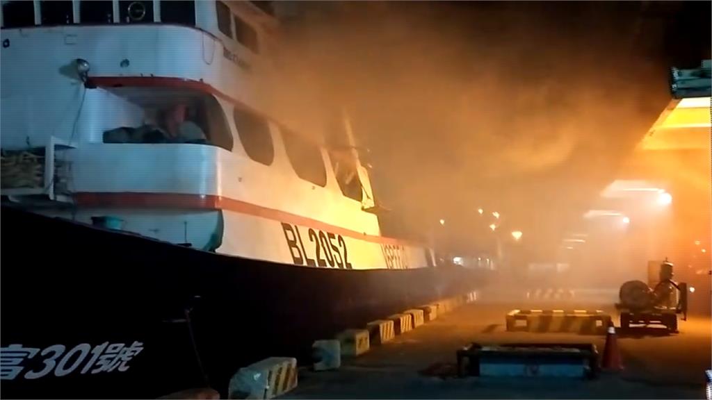 前鎮漁港漁船竄火 疏散21人幸無人傷