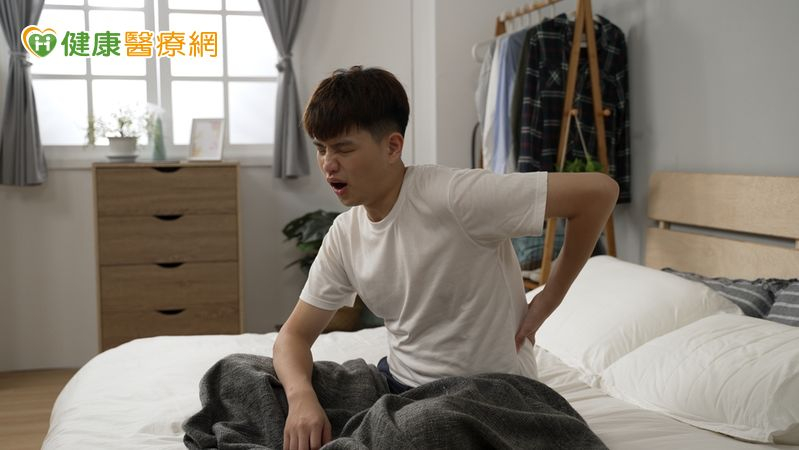運動男腰痛不以為意　一檢竟是「僵直性脊椎炎」險脊椎變形