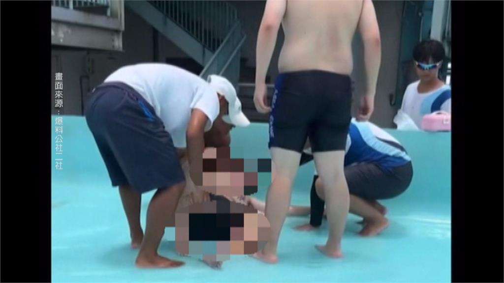恐怖！新竹水樂園意外　男溜「5層樓高」滑水道重摔濺血‪