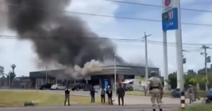 泰柬邊境衝突進入第二天「至少16人死亡」！撤離人數突破13.8萬　泰國警告恐演變戰爭