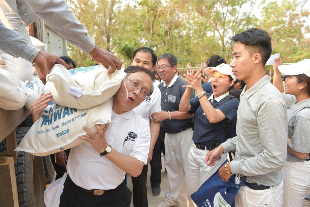慈濟人赴柬埔寨義診 發放愛心米1千多貧戶受惠