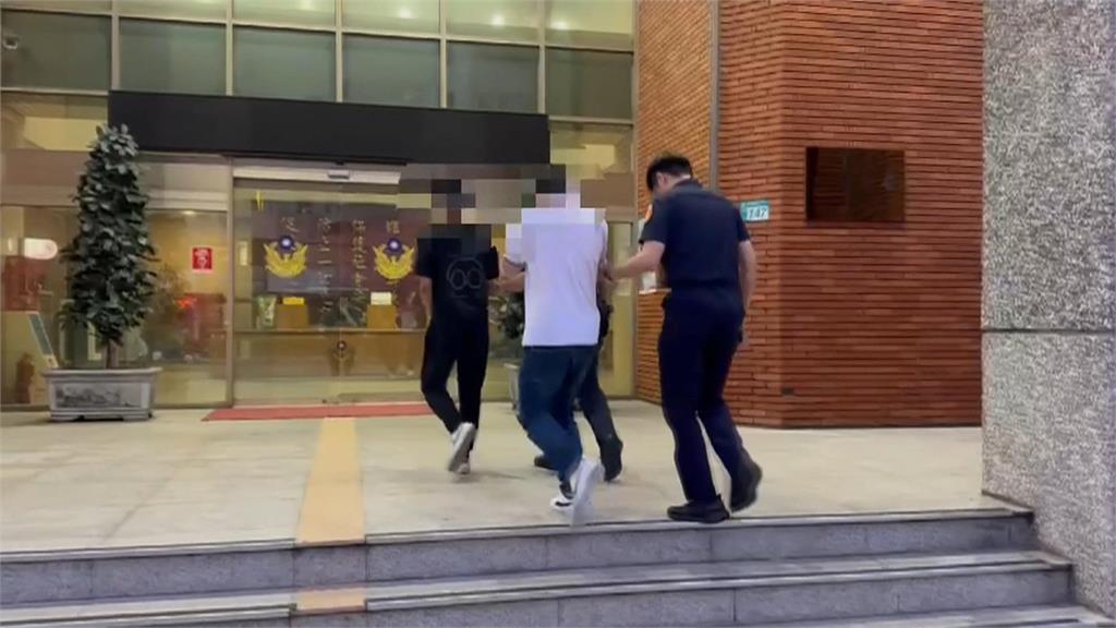 身上藏毒！　雙載機車違停拒攔檢　與警街頭追逐戰　擦撞機車倒地被逮