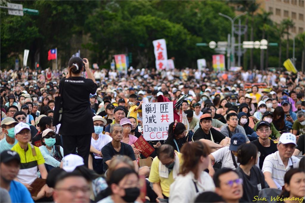 「拒絕統戰、守護台灣」凱道人數爆棚　周玉蔻嗆國民黨：政治生命倒數計時