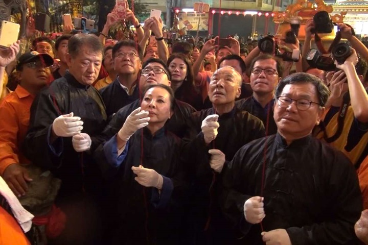 不滿惡意指控 陳明文妻：將揭開張花冠真面目