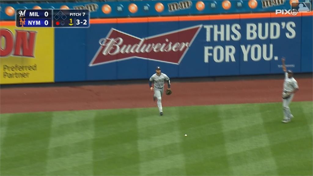 名符其實「釀酒人」 外野手接球遭啤酒灌頂