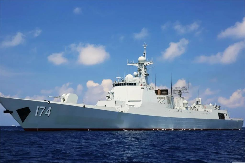 中俄軍艦首次在日本EEZ實彈演習 海自「五月雨」護衛艦警戒監視