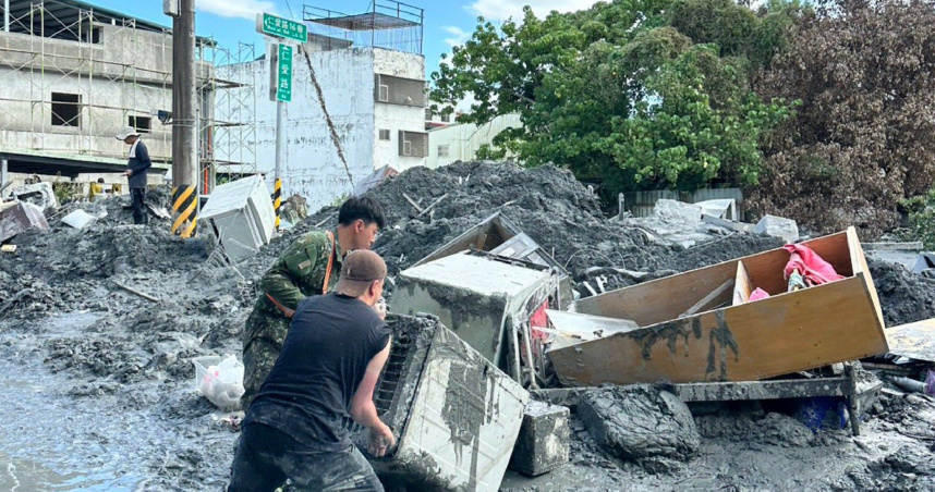 「鏟子超人」湧光復救災掀熱議　韓網讚嘆：台灣公民意識了不起