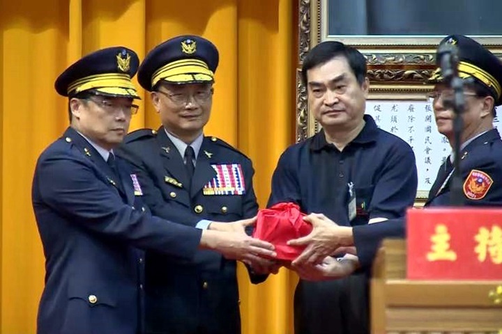 柯缺席警察局長監交  議員：最卑微的抗議