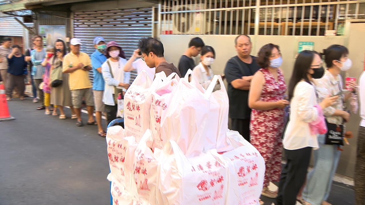 中秋伴手禮大戰！排隊亂象年年上演 行情價翻3倍