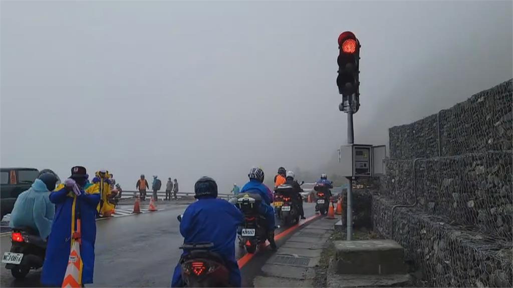 標高2722公尺　南橫大關山隧道前號誌燈全台最高