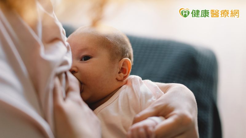 新手媽咪哺乳痛到想放棄！婦醫傳授乳房護理＋保養五大重點