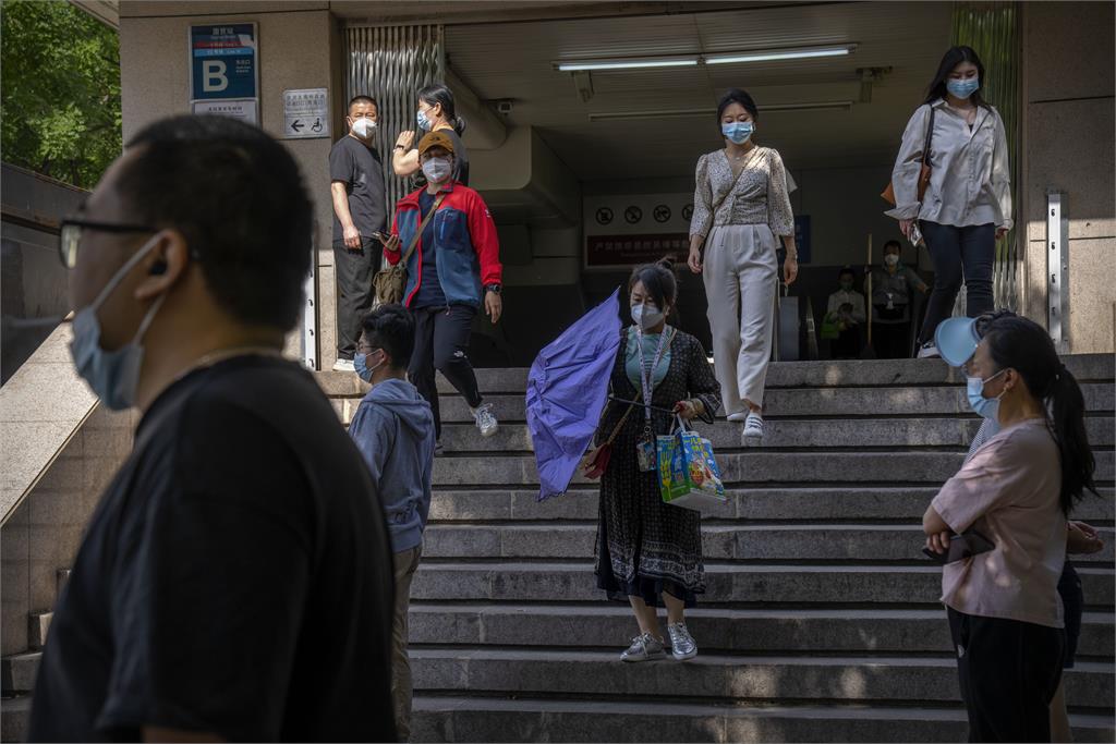 中國長春下令「乘地鐵須戴N95口罩」！網狂酸：乾脆戴防毒面具