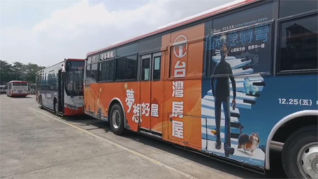 公車轉彎門突然打開！　女學生遭甩飛出車外