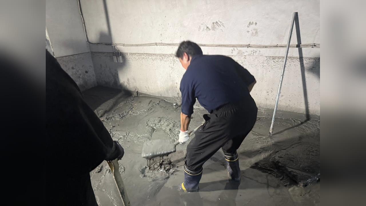 傅崐萁鏟泥照也翻車? "民宅內挖2下"被質疑擺拍