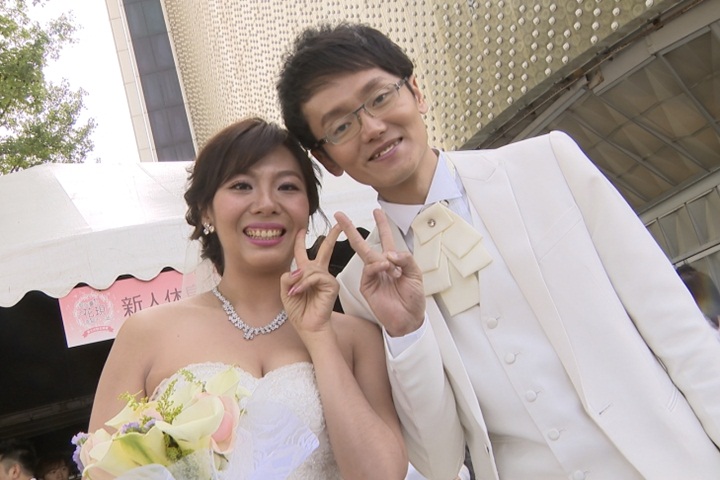 近50對新人參加海芋婚禮 柯文哲穿西裝傳授「結婚經」