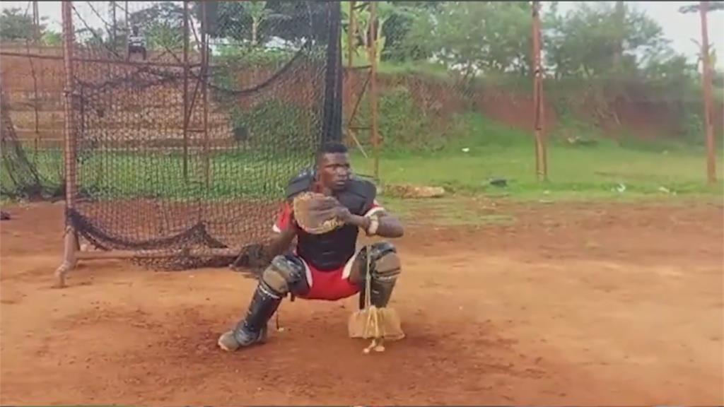 超克難土法煉鋼　非洲青年苦練捕手追棒球夢