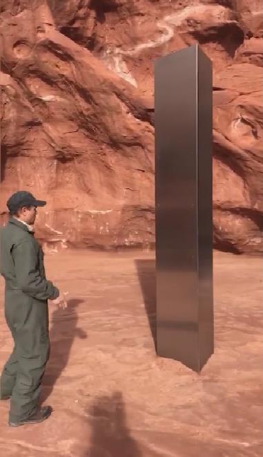 美猶他州沙漠突現金屬巨柱 彷彿外星人傑作