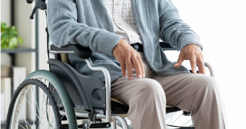 病房飄尿騷味!女兒誤會老父又失禁 醫揭真相:不是尿褲子