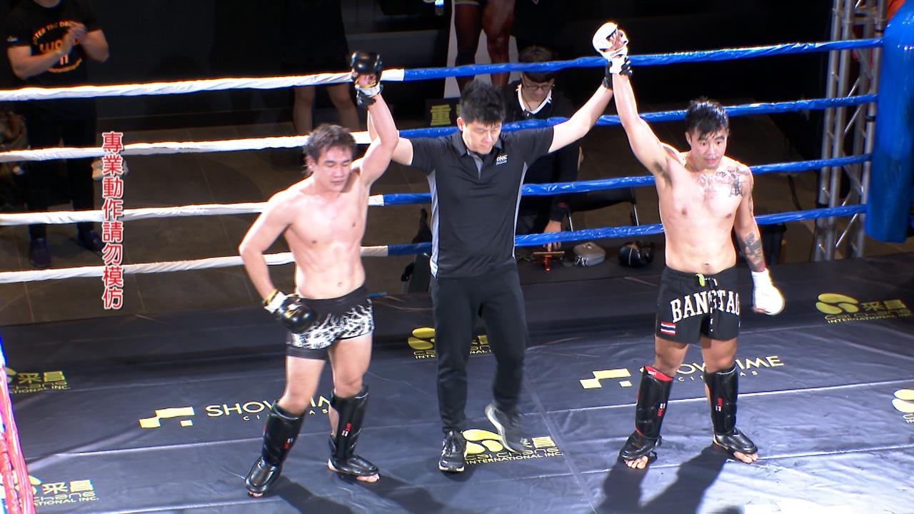 電影院化身綜合格鬥場　民眾興奮跟選手合照