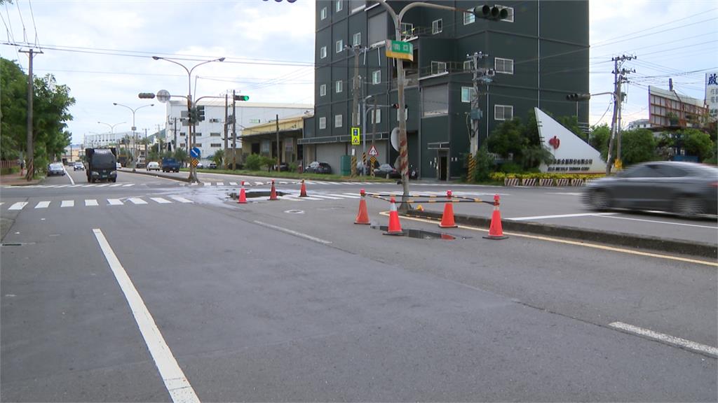 高雄路平又破功！仁武路口凹陷三處