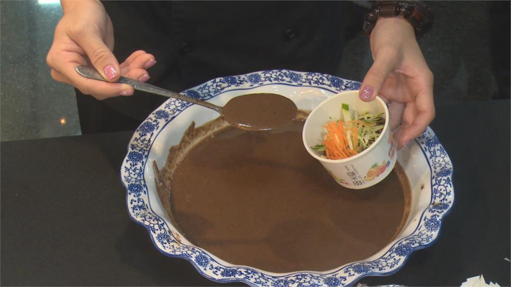 南投巧克力咖啡節10/28登場　許淑華大嗑「巨型可頌」