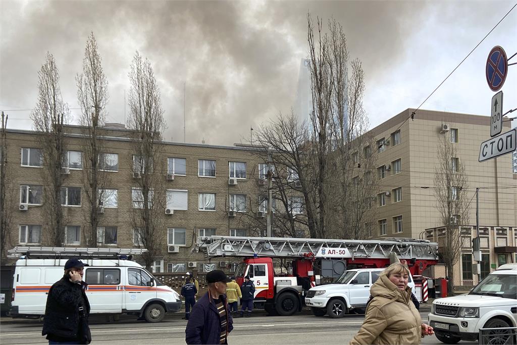 俄羅斯聯邦安全局大樓爆炸　濃煙直竄天際「至少1死2傷」