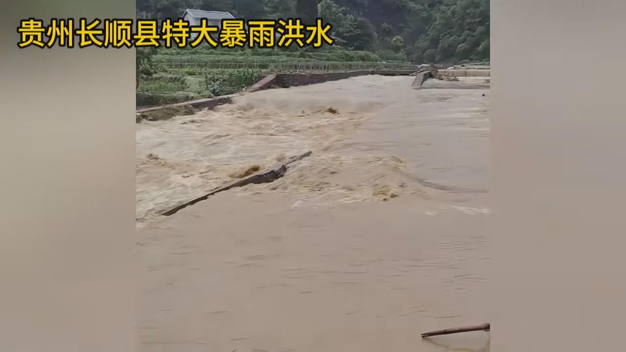 廣西龍捲風掀飛屋頂　鐵皮如紙片四散爆火花